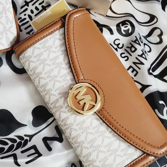 Michael Kors bundle - Picture 4 of 6